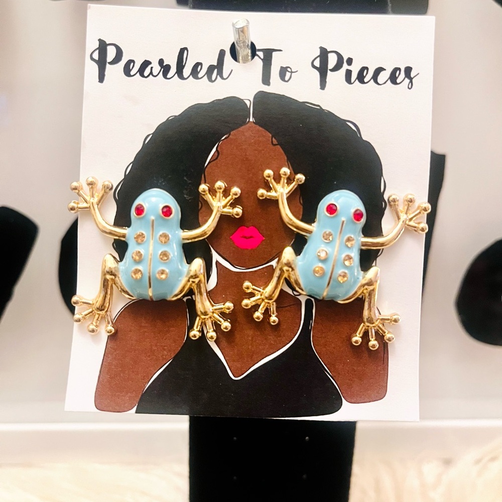 Frog shaped multicolored stud earrings